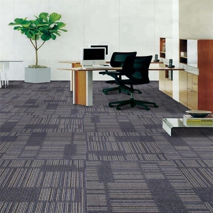 Stapelhoogte 4mm 650g/m2 50x50cm Vierkante tegel kantoor tapijt in modern ontwerp 100% nylon