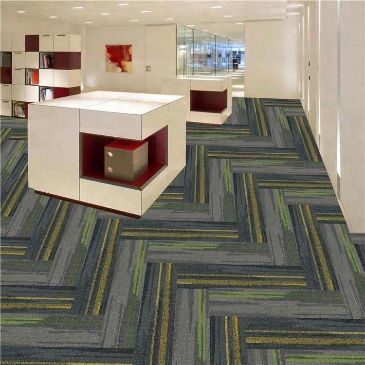 Commerciële tapijttegel 100% nylon 25cmx100cm voor thuis hotel slaapkamer vloer decoratief gebruik
