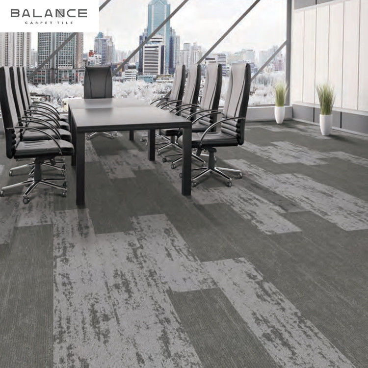 Commerciële kantoorruimte Nylon Modern Style PVC 25*100 tapijttegel met modern ontwerp