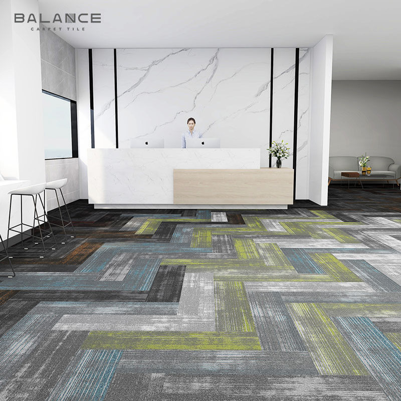 Moderne gestreepte design kantoor tapijttegels met PVC-achtergrond en 100% Resilya Nylon